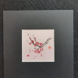 Gałąź kwitnącej śliwy